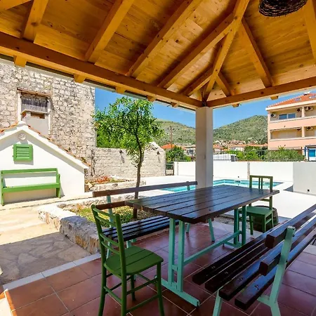 بيت للعطل House Mia تروغير
